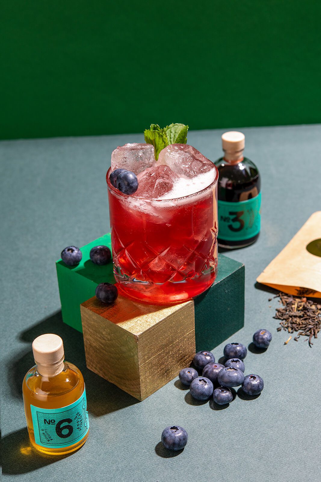 Foresutoberi - Cocktail mit Waldbeeren von Drink Syndikat
