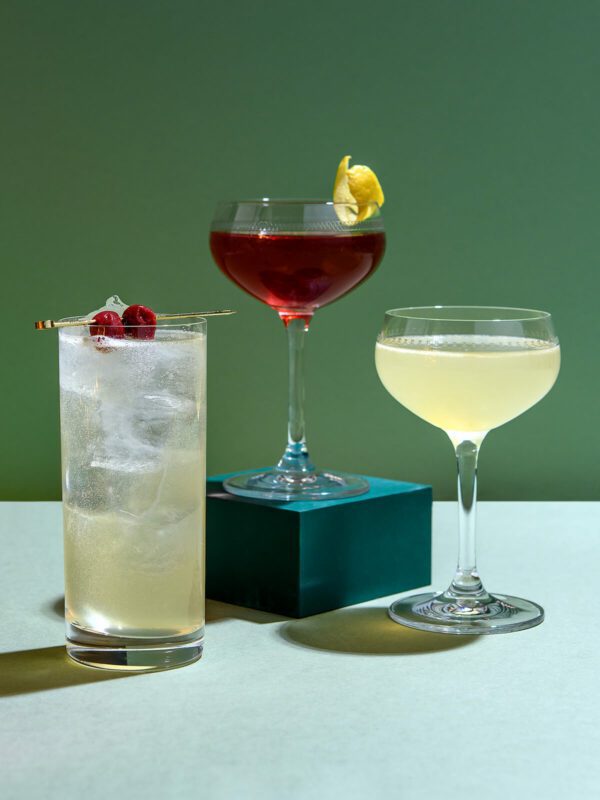 Klassische Gin Cocktail Rezepte in der Drink Syndikat Cocktail Box - Gin Classics - The History of Juniper Cocktails