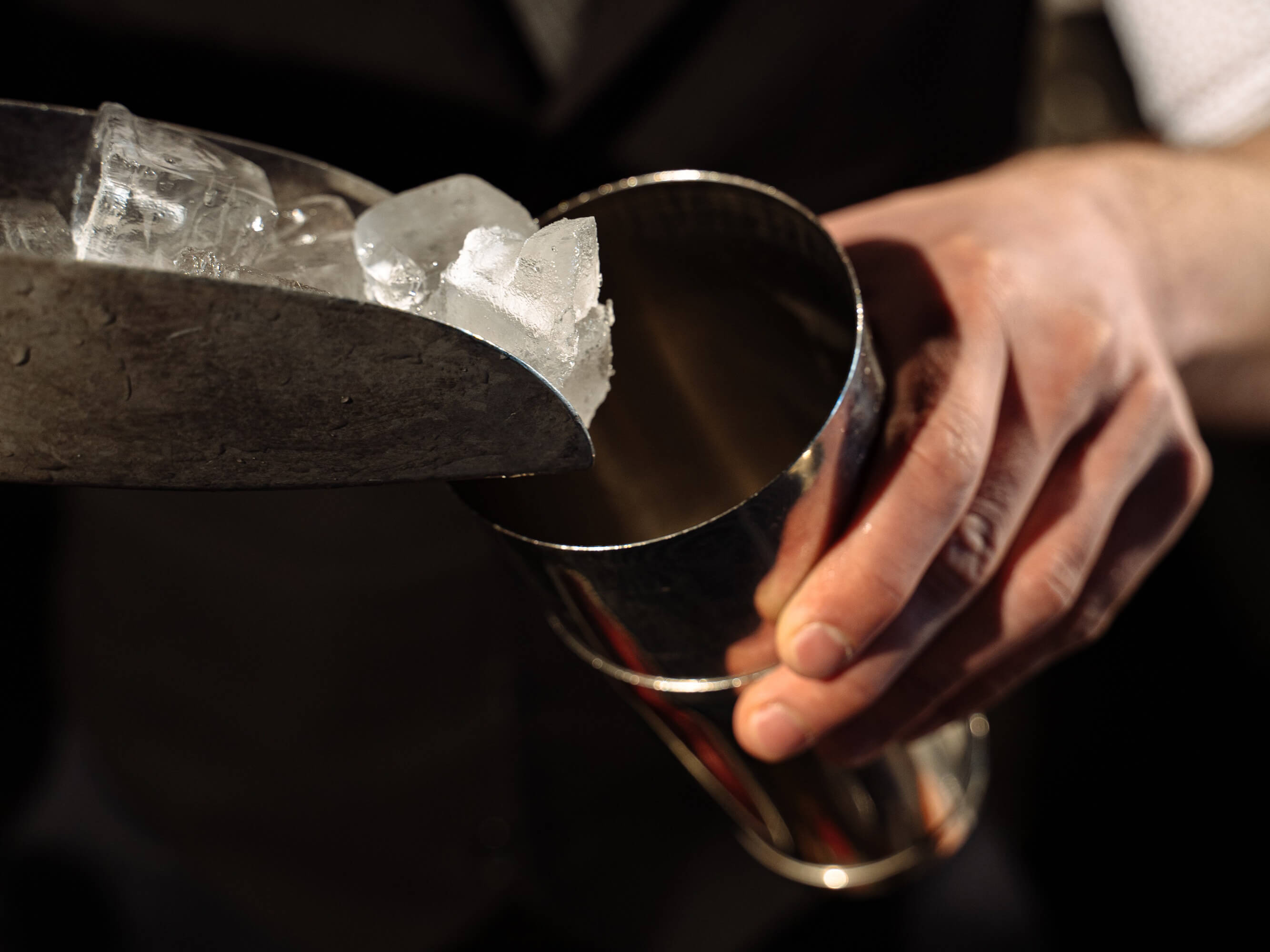 Cocktails selber machen mit Shaker oder Rühglas zuhause