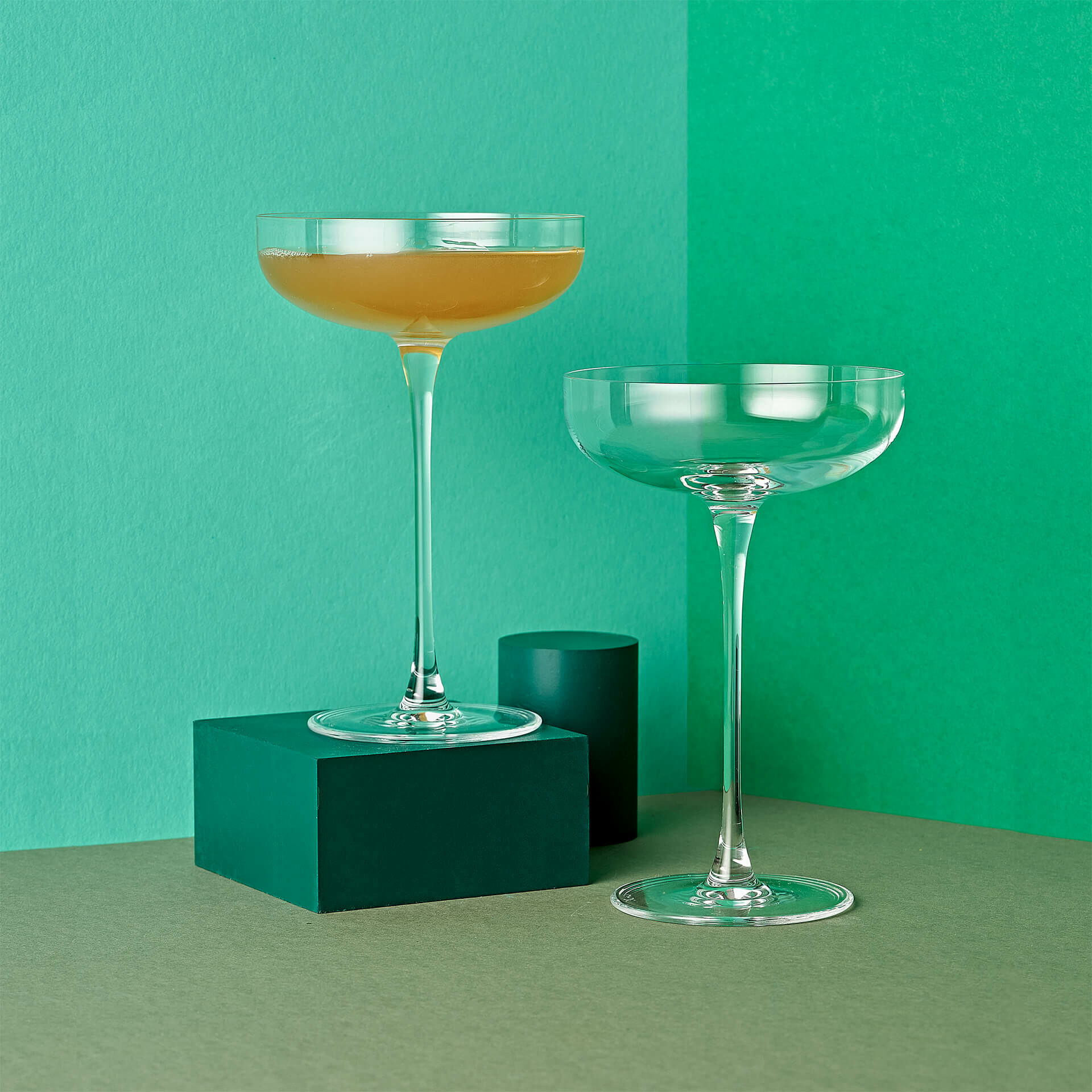 Nude Remy Savage Coupe Cocktail Glas - Cocktail Gläser im Shop von Drink Syndikat
